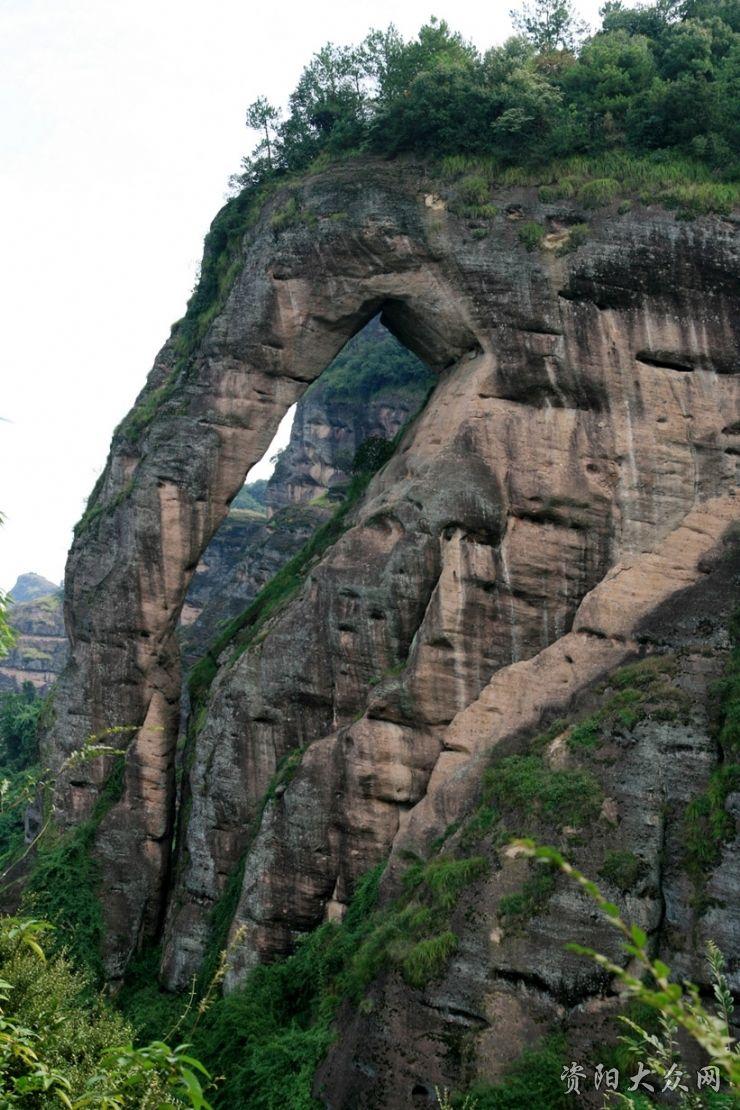 中国有两座象鼻山，一座在桂林，举世闻名，一座在江西，低调内敛